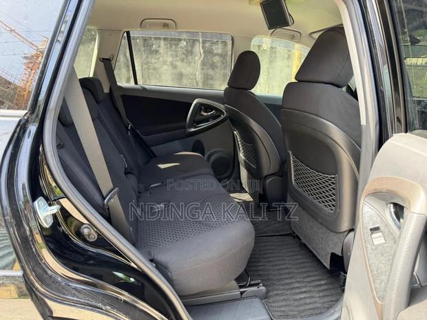 Toyota Vanguard 2011 Black