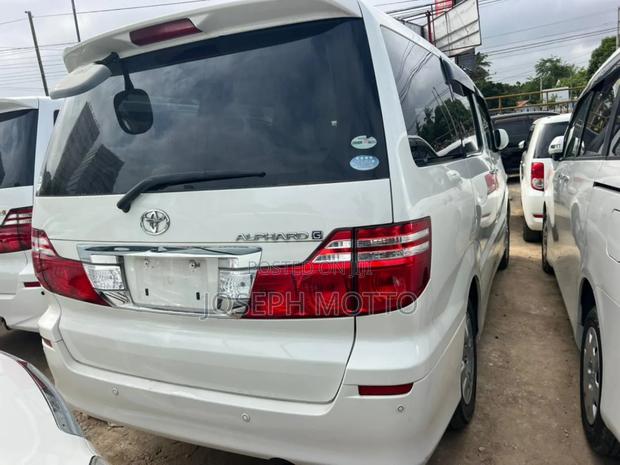 Toyota Alphard 2.4 Petrol AWD 2006 White