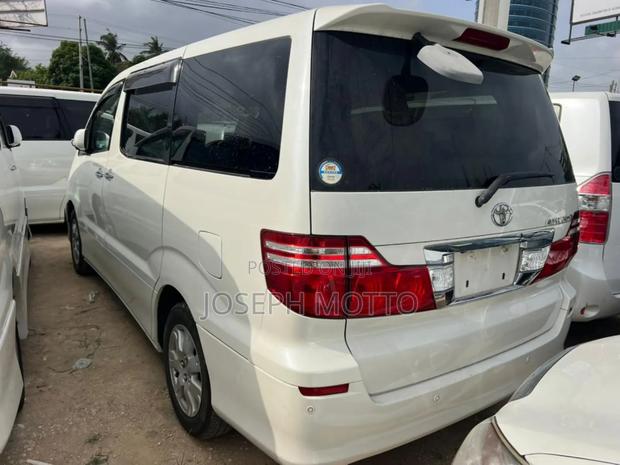 Toyota Alphard 2.4 Petrol AWD 2006 White