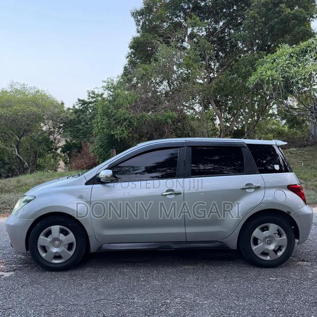 Toyota IST 2004 Silver
