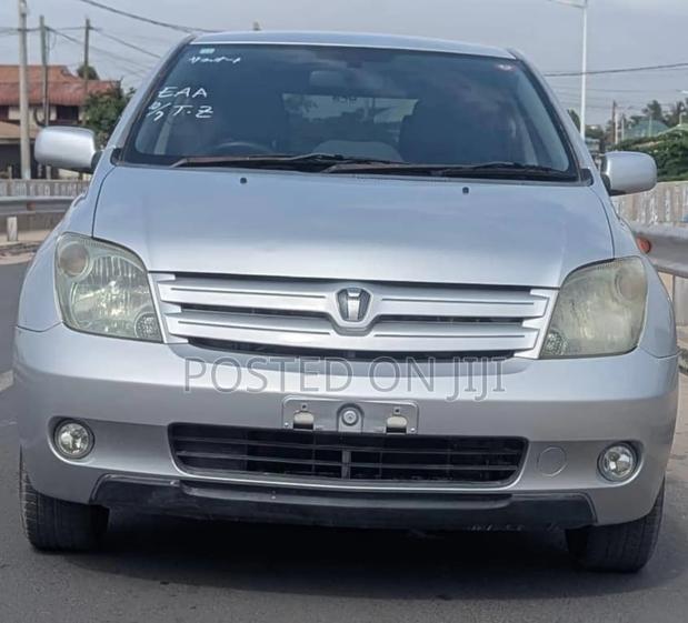 Toyota IST 2004 Silver