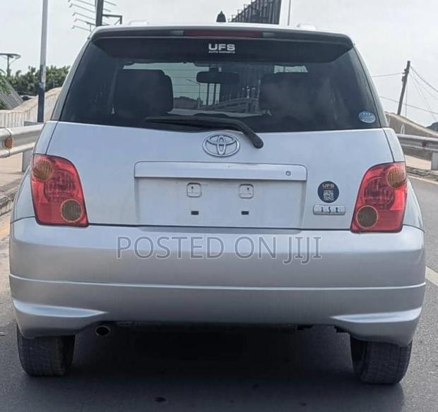 Toyota IST 2004 Silver
