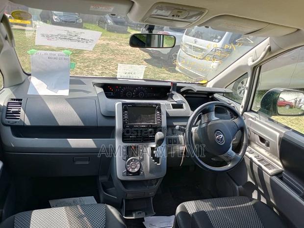 Toyota Noah 2.0 143hp AWD (8 Seater) 2008 White