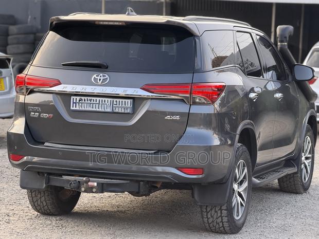 Toyota Fortuner 2.8 D AWD 2018 Gray