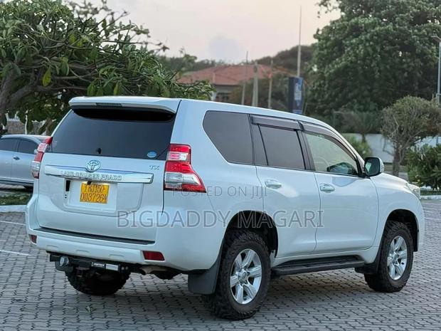 Toyota Land Cruiser Prado 2013 White