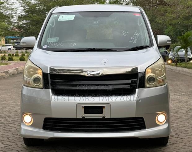 Toyota Noah 2008 Silver