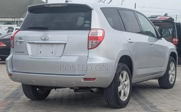 Toyota Vanguard 2007 Silver