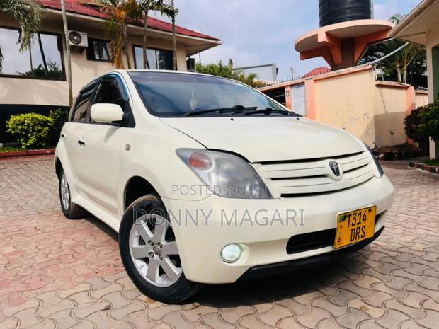 Toyota IST 2005 White