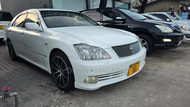 Toyota Crown 2006 White