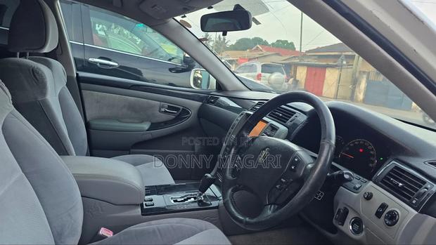 Toyota Crown 2006 White