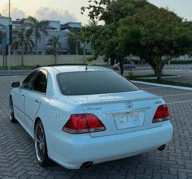 Toyota Crown Royale 2005 White