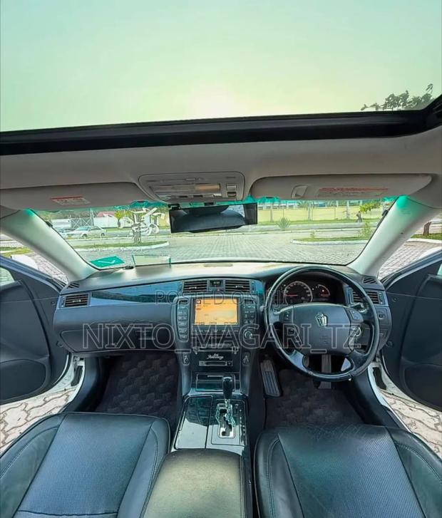 Toyota Crown Royale 2005 White