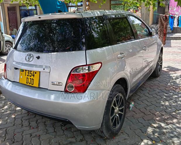 Toyota IST 2004 Silver