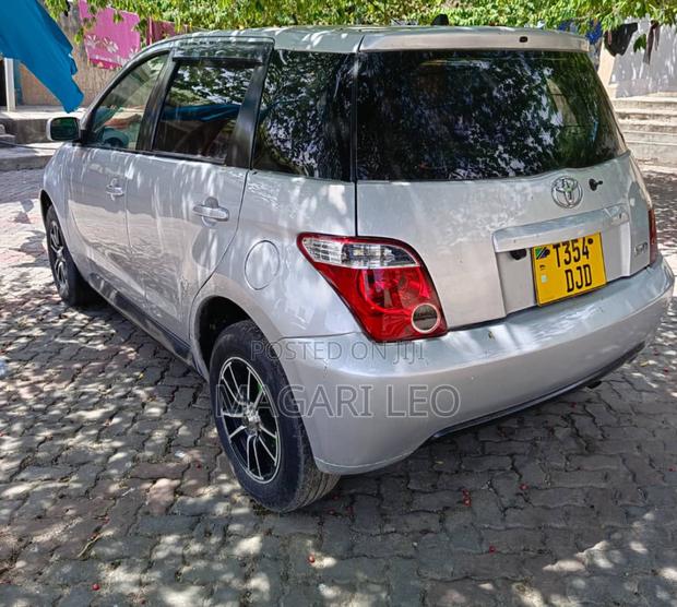 Toyota IST 2004 Silver