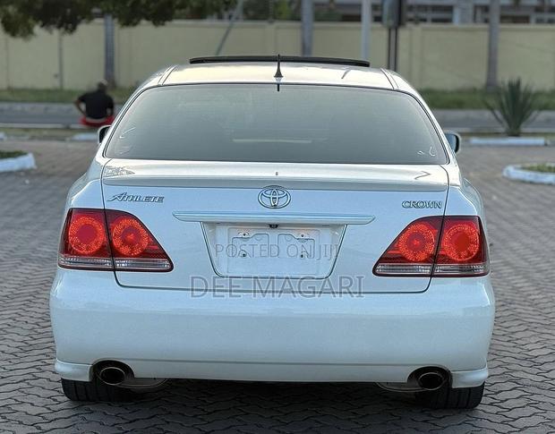 Toyota Crown Royale 2005 White