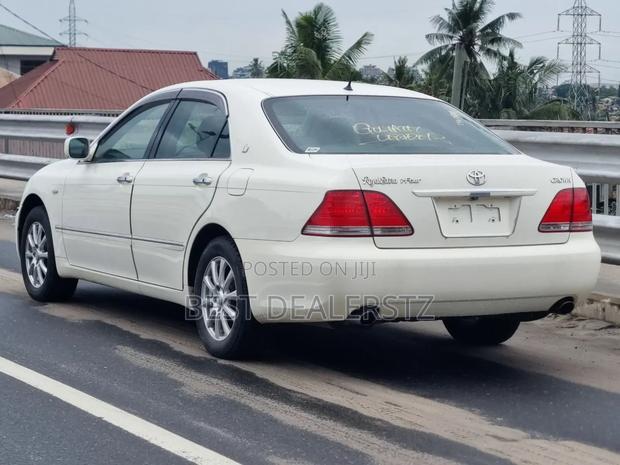Toyota Crown Royale 2005 White