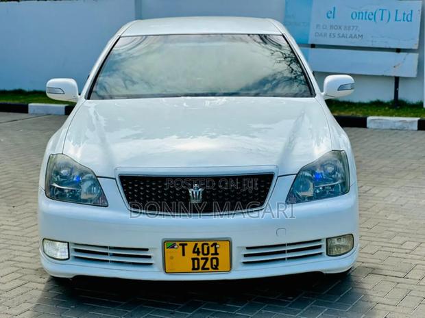 Toyota Crown 2004 White