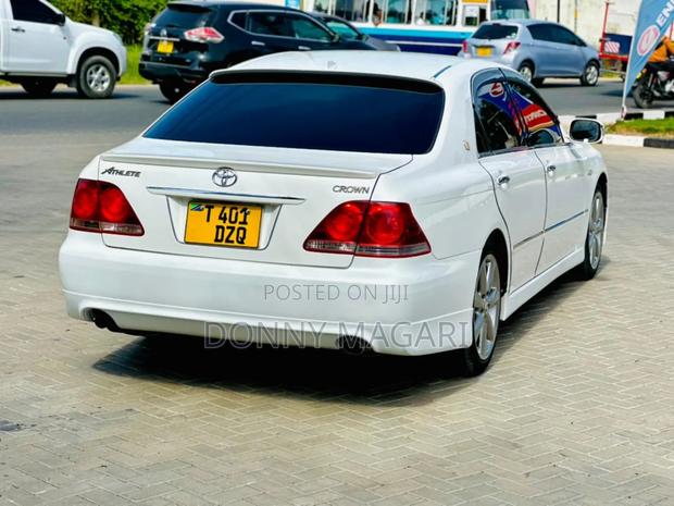 Toyota Crown 2004 White