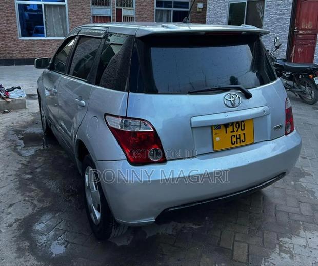 Toyota IST 2004 Silver