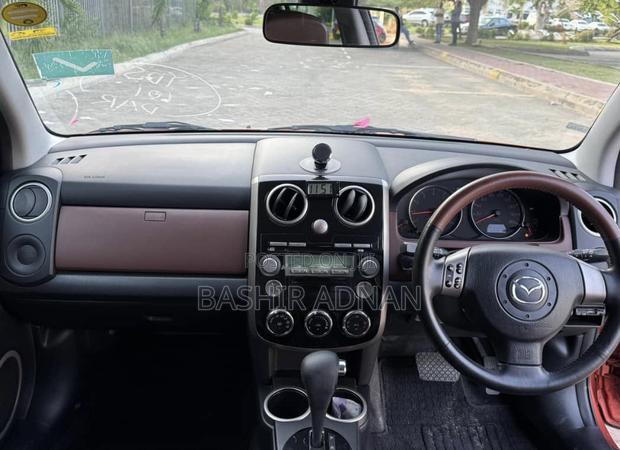 Mazda Verisa 2008 Orange