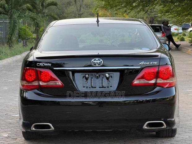 Toyota Crown 2009 Black