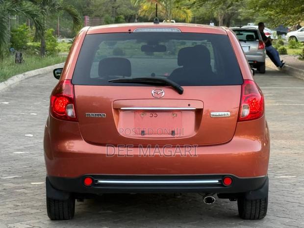 Mazda Verisa 2009 Orange