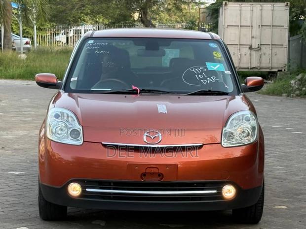 Mazda Verisa 2009 Orange