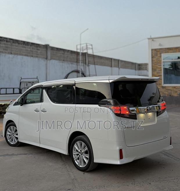 Toyota Vellfire 2016 White