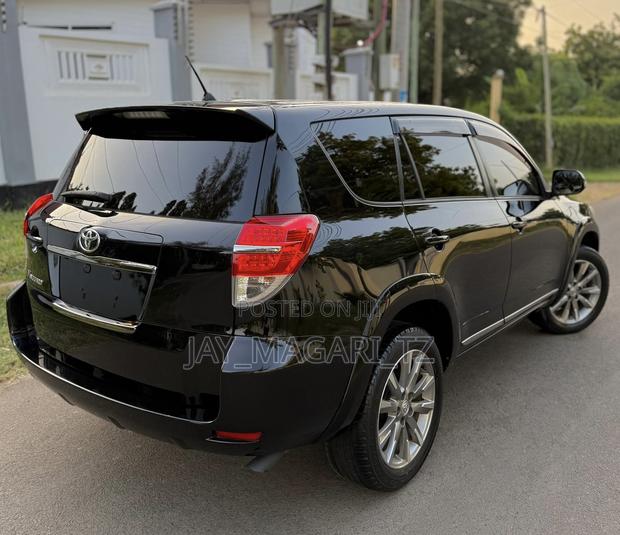 Toyota Vanguard 2012 Black