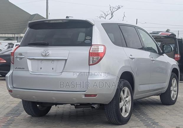 Toyota Vanguard 2007 Silver