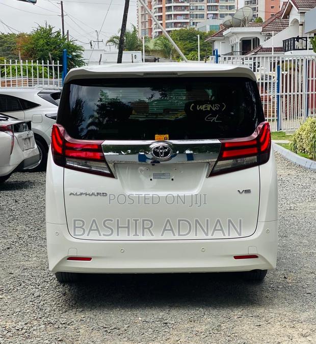 Toyota Alphard 3.5 Petrol FWD 2016 White