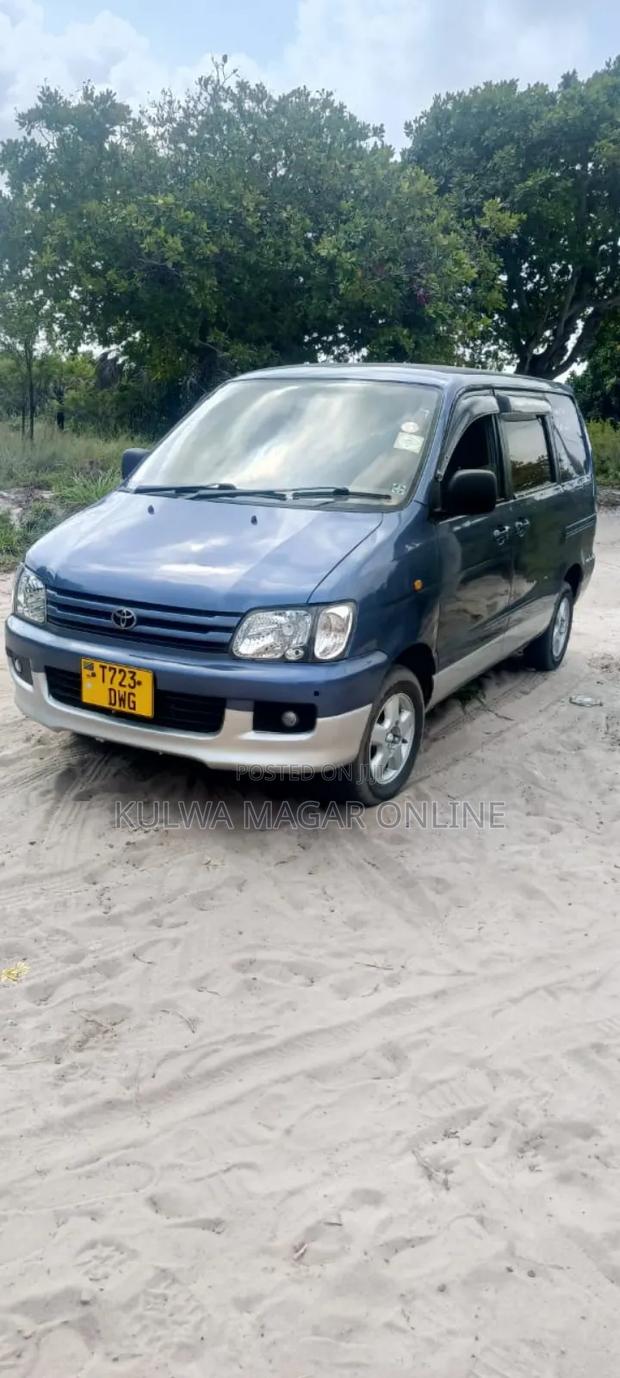 Toyota Noah 2001 Black