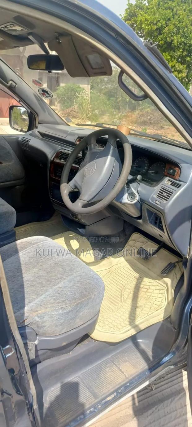Toyota Noah 2001 Black