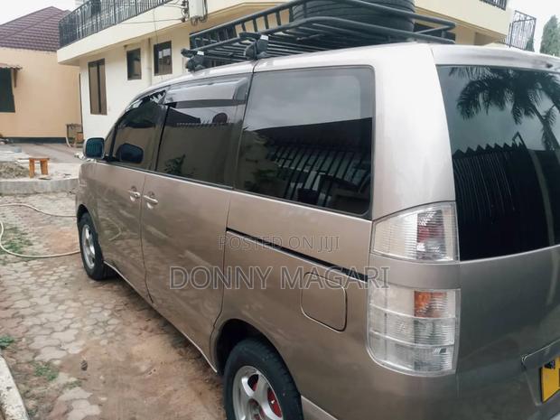 Toyota Noah 2.0 143hp AWD (7 Seater) 2008 Silver