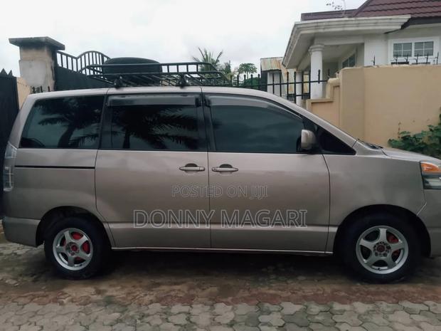 Toyota Noah 2.0 143hp AWD (7 Seater) 2008 Silver