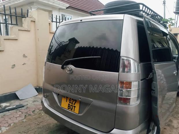 Toyota Noah 2.0 143hp AWD (7 Seater) 2008 Silver