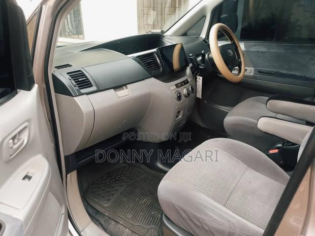 Toyota Noah 2.0 143hp AWD (7 Seater) 2008 Silver