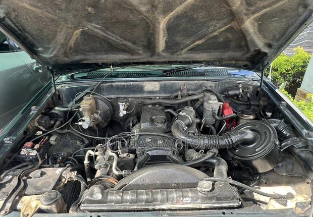 Toyota Hilux 2001 Green