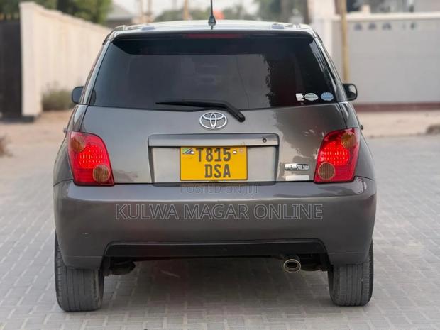 Toyota IST 2005 Gray