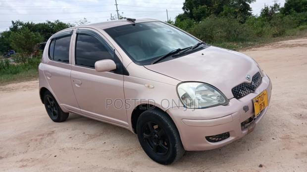 Toyota Vitz 2004 Pink