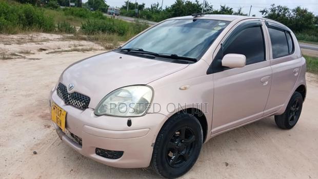 Toyota Vitz 2004 Pink