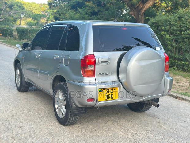 Toyota RAV4 Automatic 2002 White