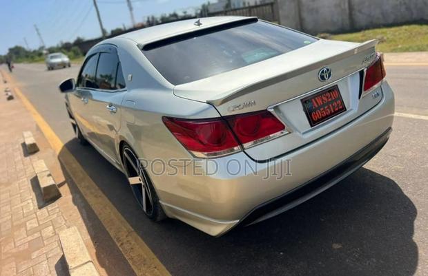 Toyota Crown 2014 Silver