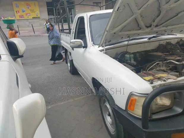Toyota Hilux 1993 White