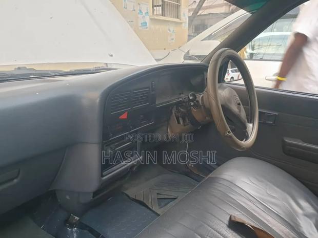 Toyota Hilux 1993 White