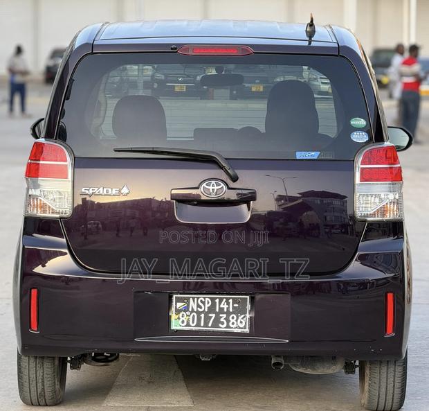 Toyota Spade 2014 Maroon