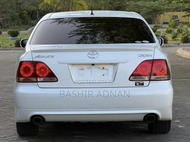 Toyota Crown 2006 White