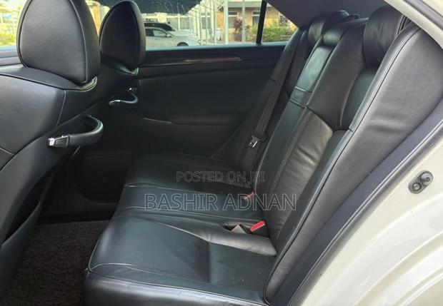 Toyota Crown 2006 White