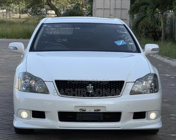 Toyota Crown 2006 White