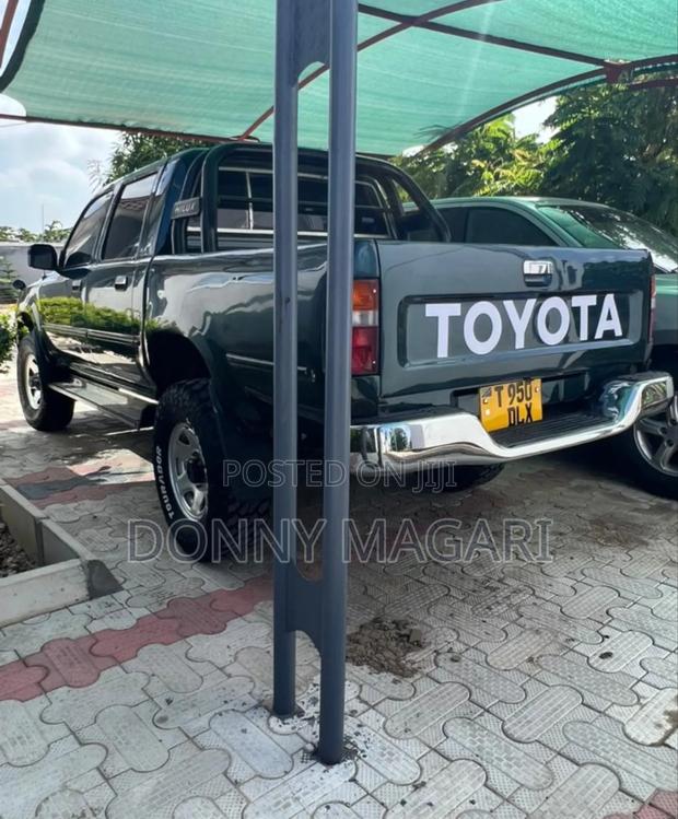 Toyota Hilux 2010 Green